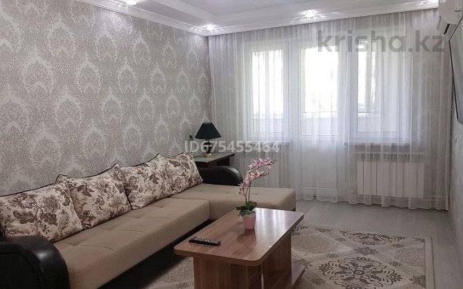 2-комнатная квартира, 56 м², 3/5 этаж посуточно, 8-й микрорайон, 8-й микрорайон 10 Shymkent - photo 1
