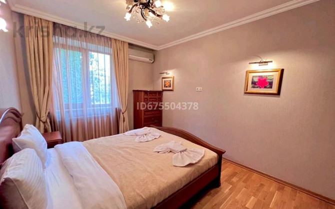 3-комнатная квартира, 85 м², 3/9 этаж посуточно, мкр Самал-2 23 — Мендикулова Ал Фараби Almaty - photo 1