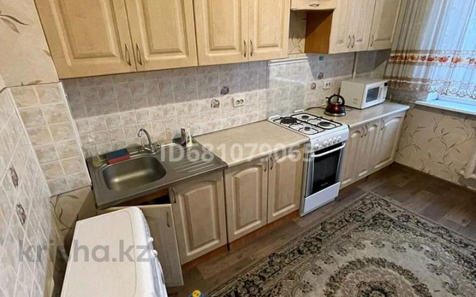 1-комнатная квартира, 40 м², 6/9 этаж посуточно, мкр Аксай-4 57 Almaty - photo 1