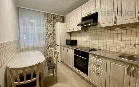 3-комнатная квартира, 80 м², 2/10 этаж посуточно, Казахстан — Площадь Республики, Обл. Акимат Ust-Kamenogorsk